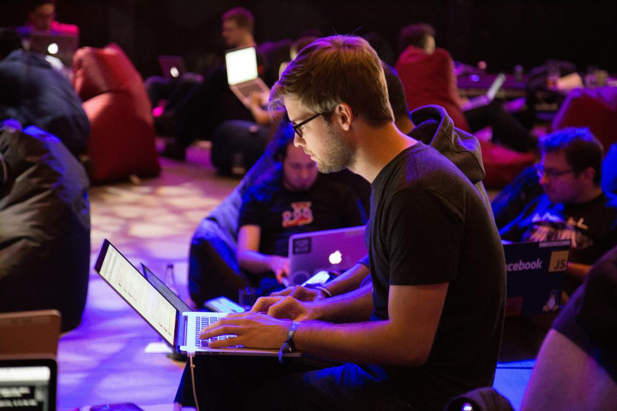 The Ultimate Guide to Experiential Learning: Accelerate Your Tech Career in Months, Not Years